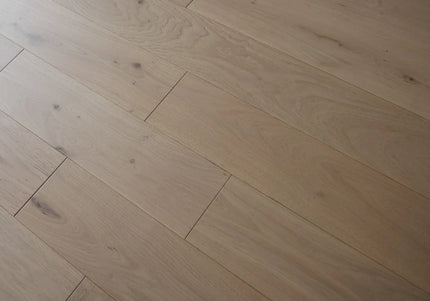 Invisible Essence Classic Grade Brushed Matt Lacquered Engineered Oak Flooring