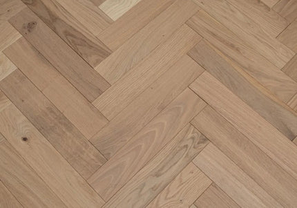 Invisible Finish Lacquered Engineered Herringbone Flooring
