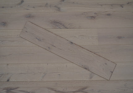 Invisible Lacquered Engineered Oak Plank Flooring