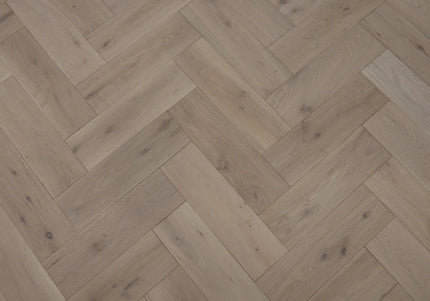 Natural Invisible Lac Solid Oak Herringbone Flooring