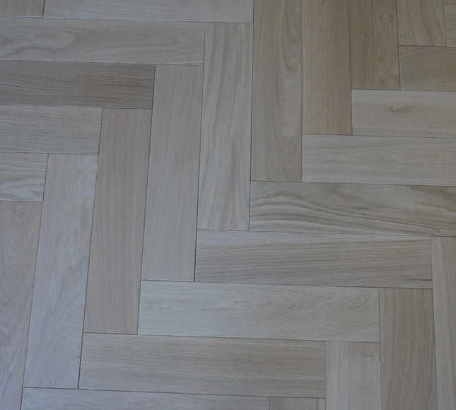 Herringbone Engineered Wood Flooring – Oak, Invisible Oiled AB Grade – DIY Box Flooring | Pukka Flooring