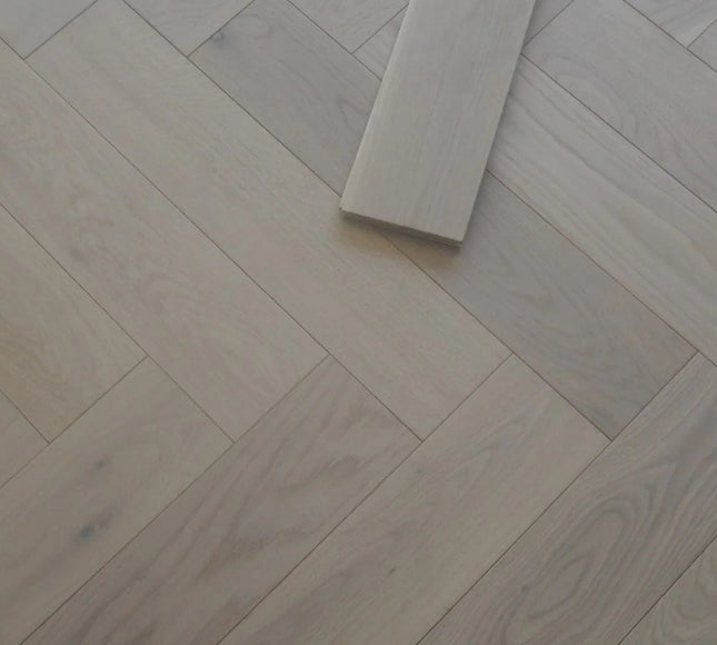 Herringbone Engineered Wood Flooring – Oak, White Oiled – DIY Box Flooring | Pukka Flooring