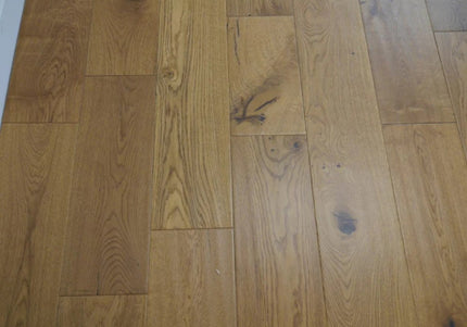 Golden Handscraped Oak Engineered Flooring | Pukka Flooring