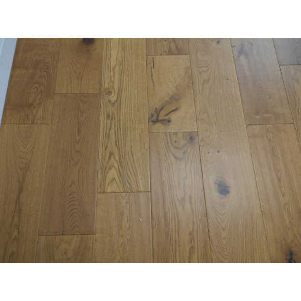 Golden Handscraped Oak Engineered Flooring | Pukka Flooring