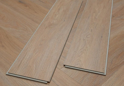 SPC Herringbone – Classic Oak