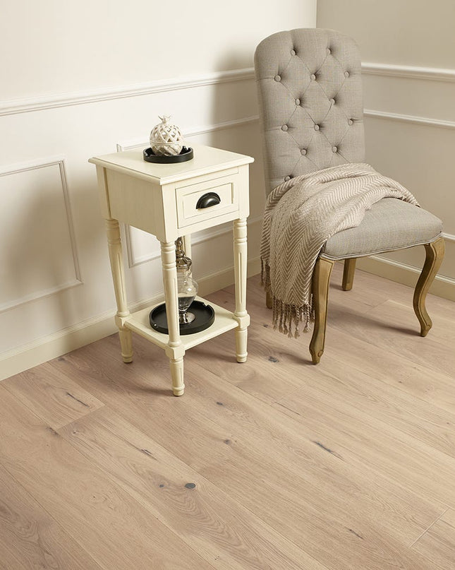 Engineered Oak Flooring – Invisible Oak Brushed Matt Lacquered Nature 14/2.5 x 130 x 1092mm (Välïnge 5G)