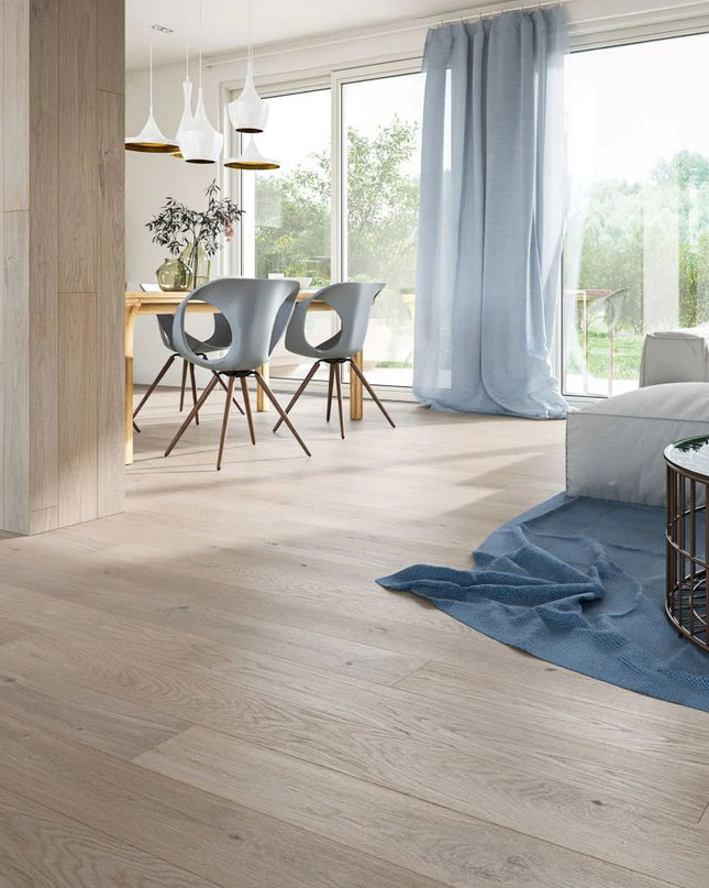 Engineered Oak Flooring – Whitened Oak Brushed Matt Lacquered Premium 14/2.5 x 130 x 1092mm (Välïnge 5G)