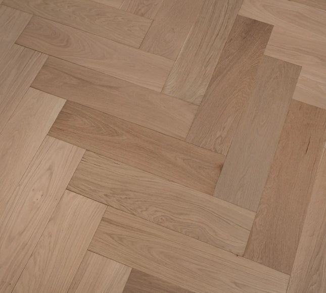 Herringbone Engineered Wood Flooring – Oak, Unfinished (4v) AB Grade – DIY Box Flooring | Pukka Flooring