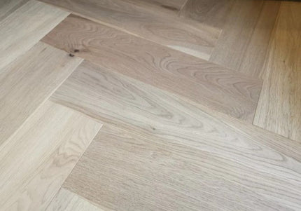 Herringbone Engineered Wood Flooring – Oak, Invisible Oiled – DIY Box Flooring| Pukka Flooring
