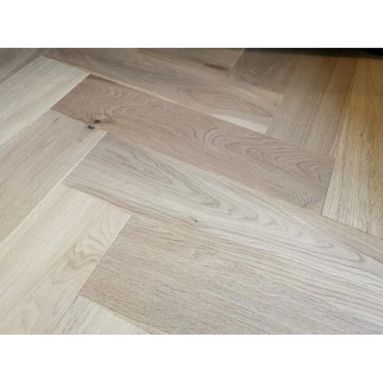 Herringbone Engineered Wood Flooring – Oak, Invisible Oiled – DIY Box Flooring| Pukka Flooring