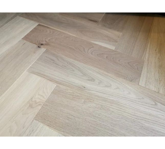 Herringbone Engineered Wood Flooring – Oak, Invisible Oiled – DIY Box Flooring| Pukka Flooring