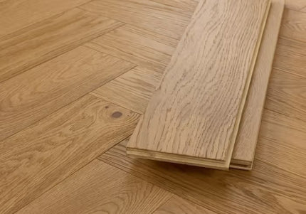 Pukka Flooring Loc Engineered Herringbone – 14 x 130mm Herringbone Engineered LOC – Invisible Brushed & Matt Lacquered
