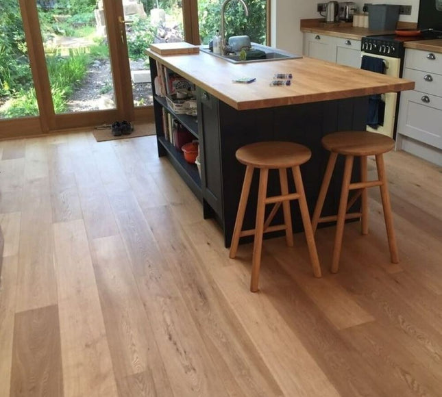 Pukka Flooring Engineered Oak Flooring – 12/3 x 190 x 1900mm T&G Engineered Oak – Natural Oak Brushed & UV Oiled